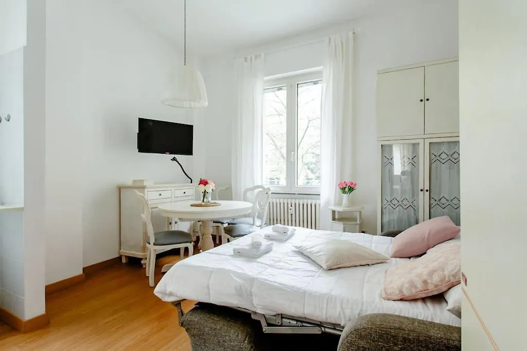 I-Homes Vintage Accursio Milan Apartment